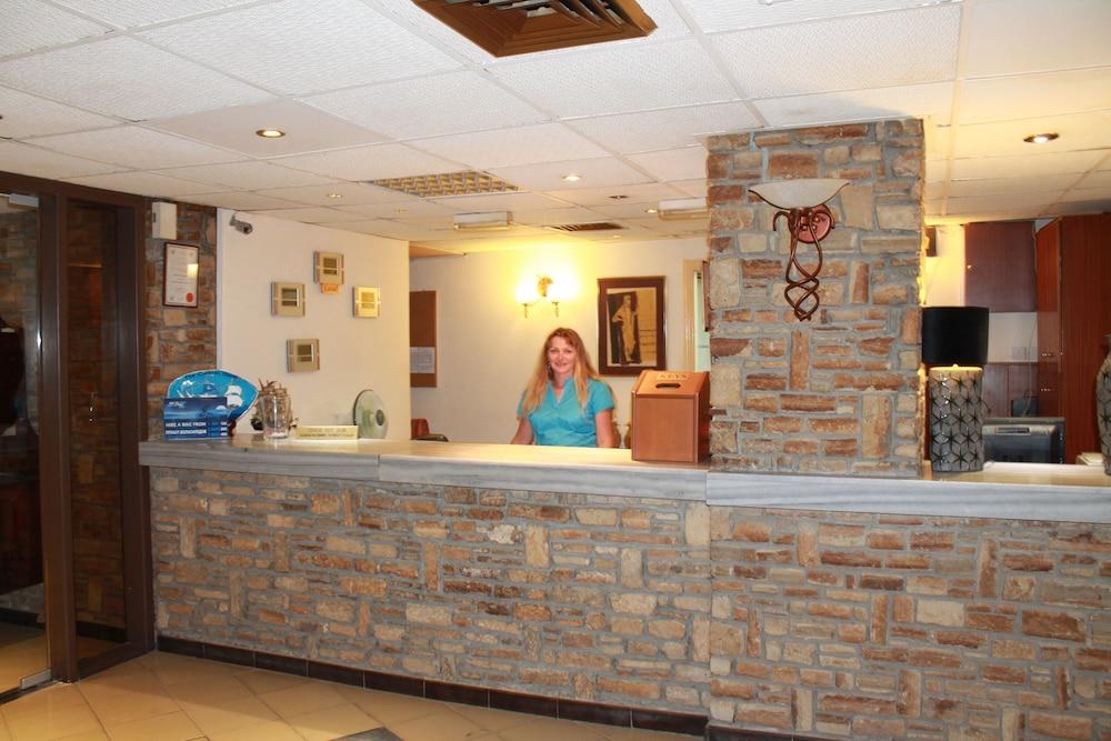 The Caravel Hotel Лимасол Екстериор снимка