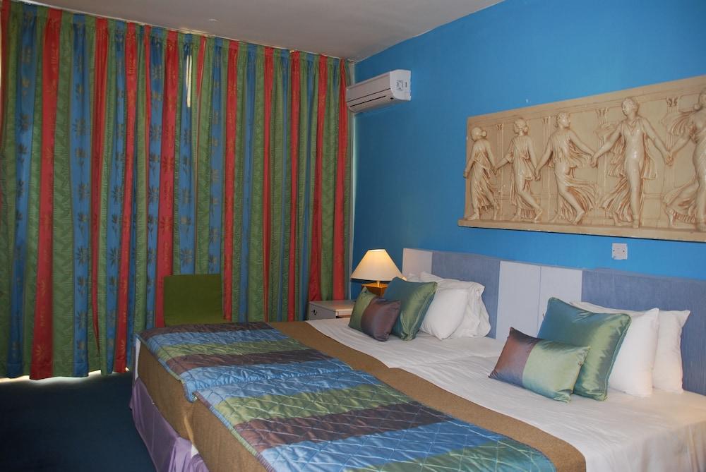 The Caravel Hotel Лимасол Екстериор снимка